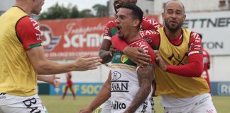 Brusque CRB Série B jogo do brusque vitória empate resultado placar z-4 luta rebaixamento permanência