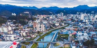 abre e fecha em brusque durante o fim de ano