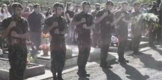 VÍDEO – Homenagem às vítimas de acidente com caminhão do exército é realizada em Indaial