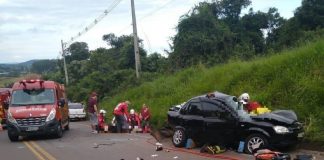 Acidente entre trator e carros deixa homem morto e três pessoas feridas no Oeste de SC