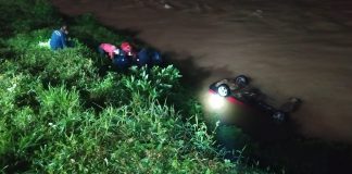 Veículo cai no rio Itajaí-Mirim e bombeiros encontram corpo em Brusque