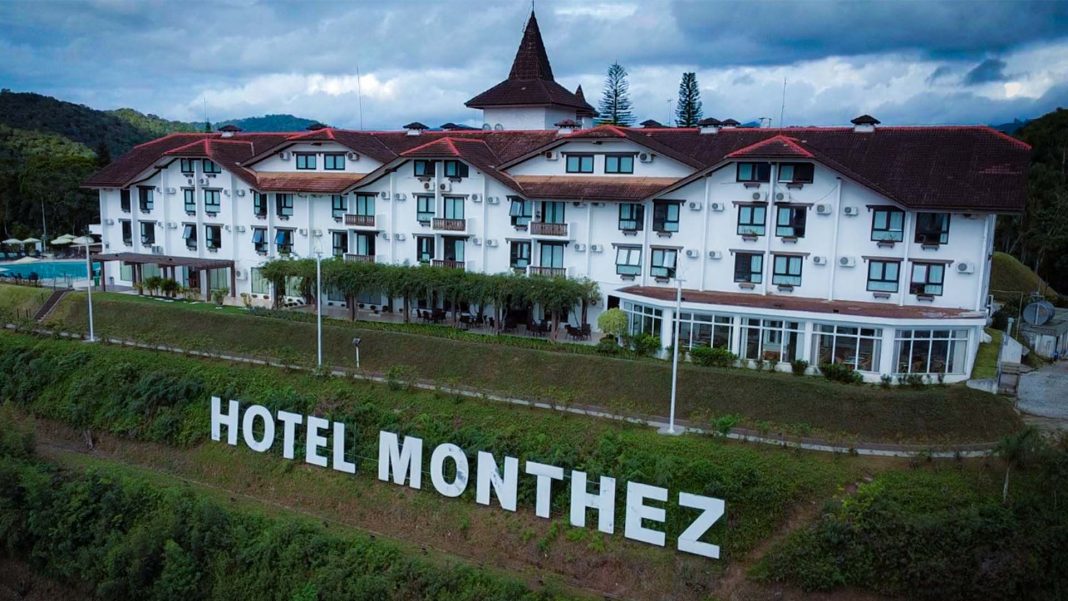 Fachada do hotel Monthez em Brusque