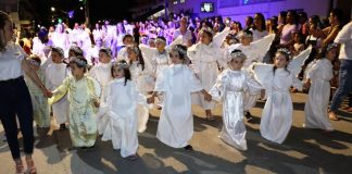 Desfile de Natal em Botuverá conta história do nascimento de Jesus