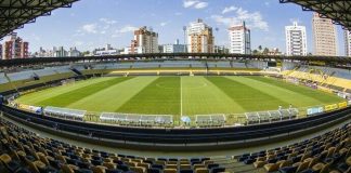 O estádio Heriberto Hülse é o palco de Criciúma x Brusque, jogo de ida da final do Catarinense 2023