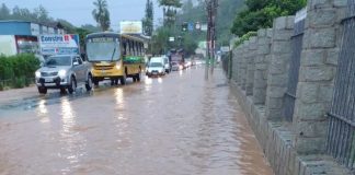 Avenida Primeiro de Maio alagada