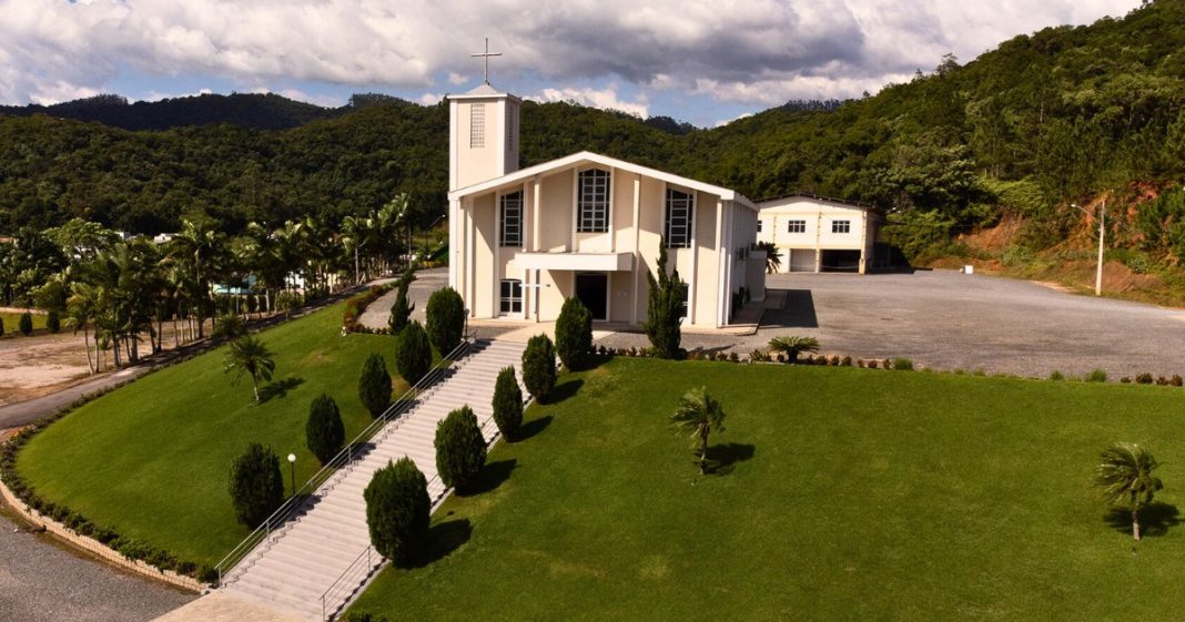 Capela Nossa Senhora Aparecida no bairro Guabiruba Sul