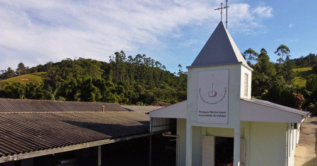 Igreja Luterana do Holstein, bairro São Pedro, em Guabiruba