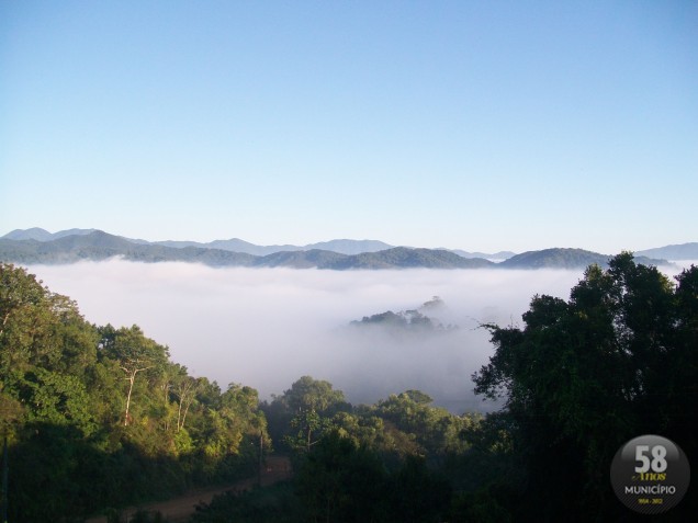 No inverno, Brusque e região fica coberta por uma neblina que se dispersa com os raios solares da manhã