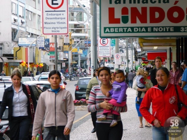 Frio fez com que as pessoas saíssem de casa mais agasalhadas