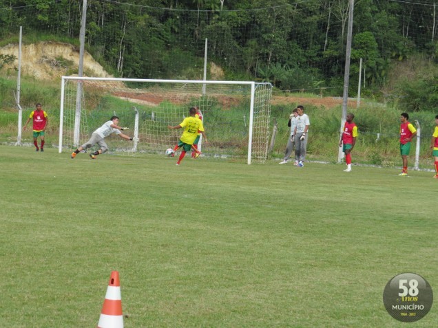 Jogadores fizeram trabalhos de cruzamento e finalização na tarde desta quinta-feira, 23