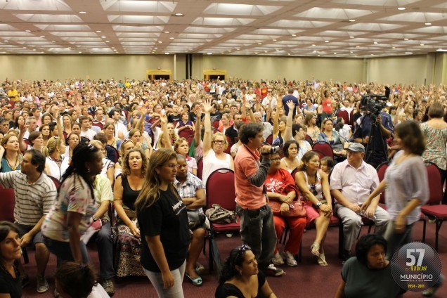 Na Assembleia Estadual realizada em Florianópolis quinta-feira, no Centrosul, os trabalhadores em educação rejeitaram por unanimidade a proposta apresentada pelo Governo do Estado