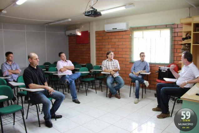 Grupo foi recebido pelo engenheiro da Cimvi, Valter Conrado de Araújo