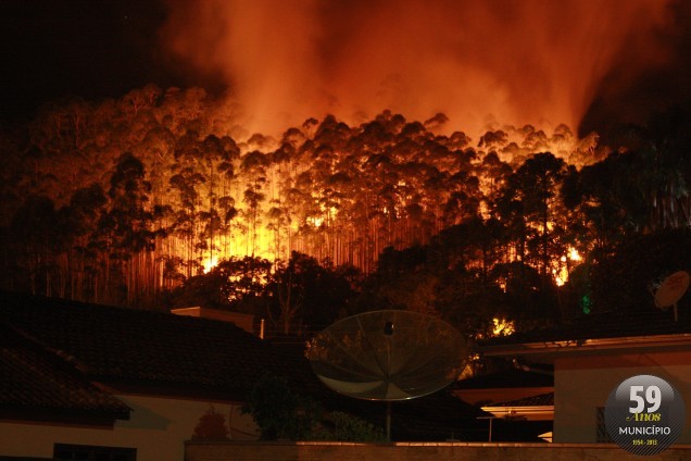 Incêndio acontece próximo à subida do morro da Velha