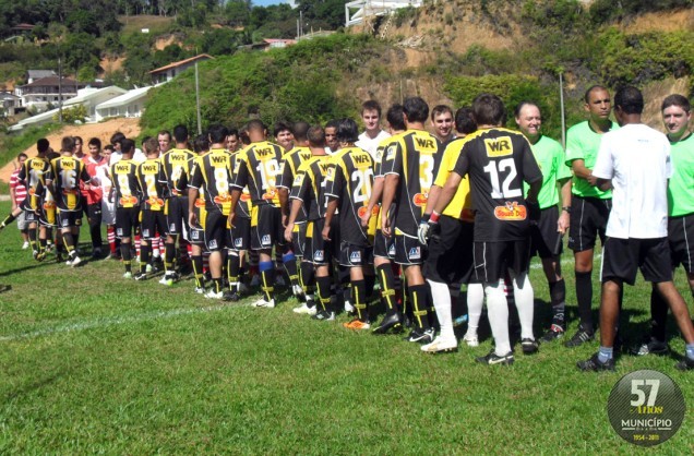 Dois jogos no sábado e quatro no domingo agitam o fim de semana de futebol amador no município