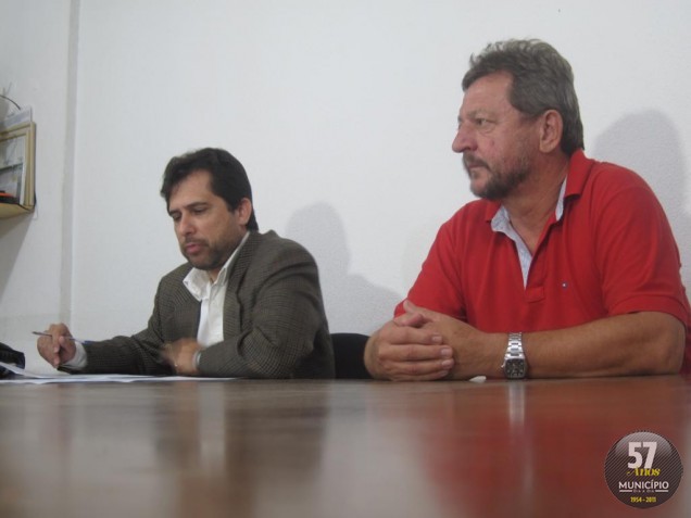 Mauricy e Casagrande (de vermelho) falaram na coletiva