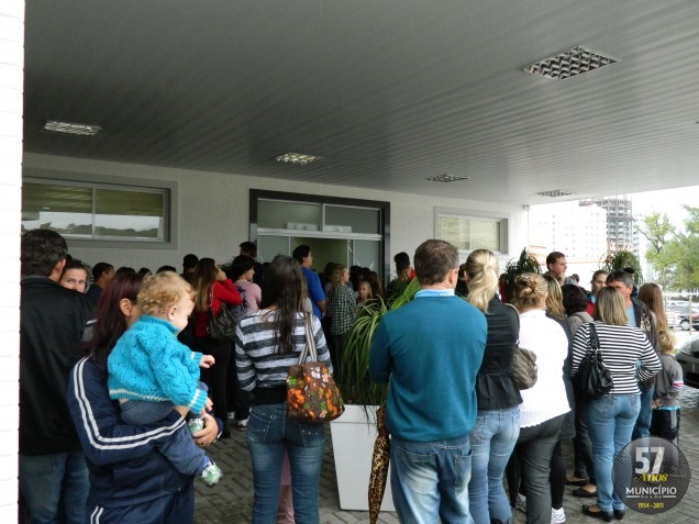 No início da tarde de sexta-feira, o movimento era intenso na recepção do Hospital Evangélico, em busca da imunização contra a gripe