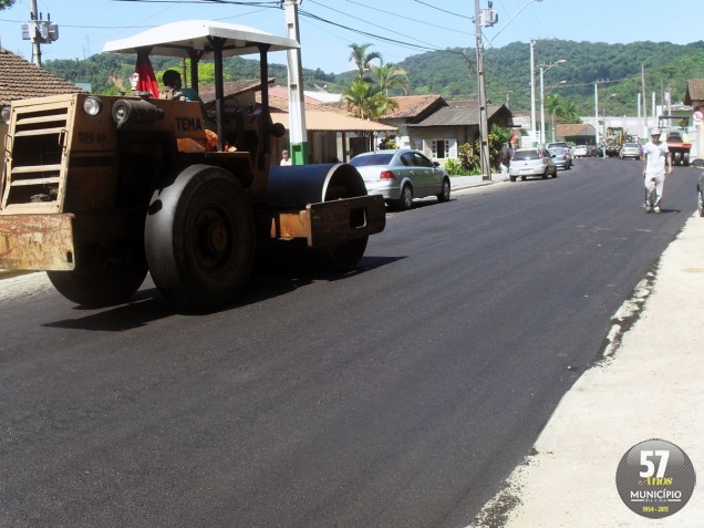 Cerca de 1Km de asfalto deve ser feito até sexta-feira