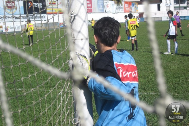 No feminino, quartas de final ocorrem na parte da manhã. Já os menino decidem à tarde