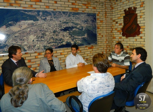 O encontro reuniu membros de associações de moradoras, da Ordem dos Advogados do Brasil, da Associação Empresarial e vereadores